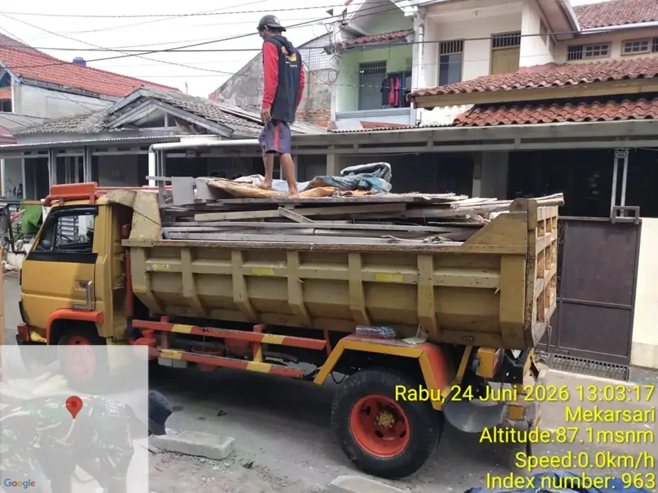Armada angkut material bongkaran - Jasa Urugan Jabodetabek