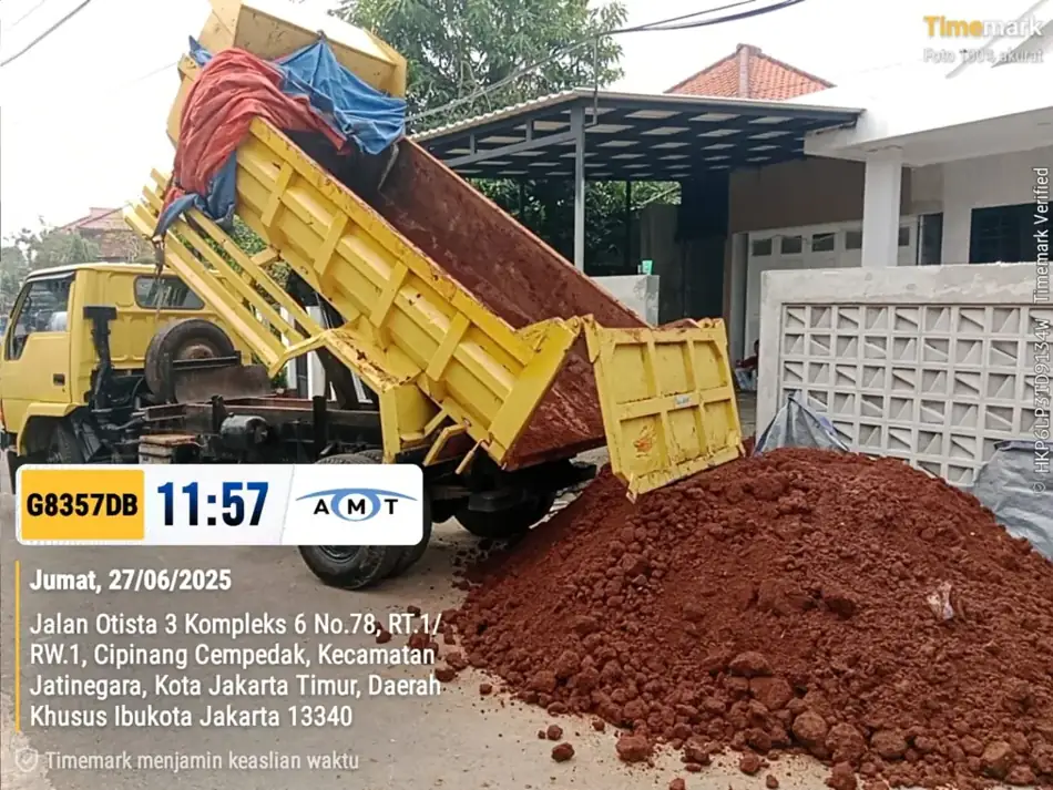 Dokumentasi pengurugan tanah merah proyek 4