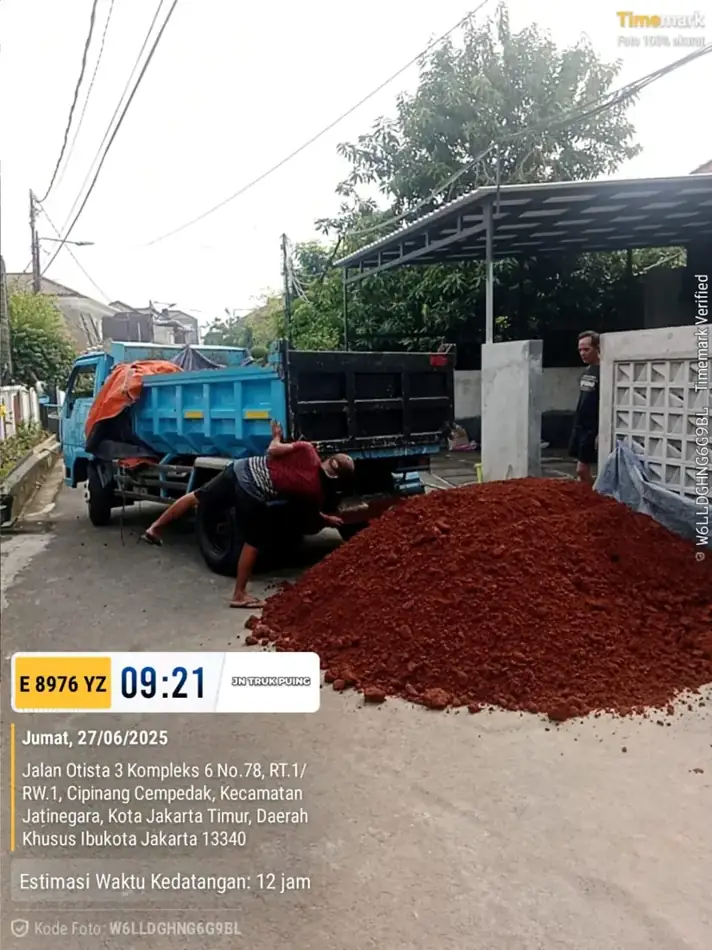 Dokumentasi pengurugan tanah merah proyek 5