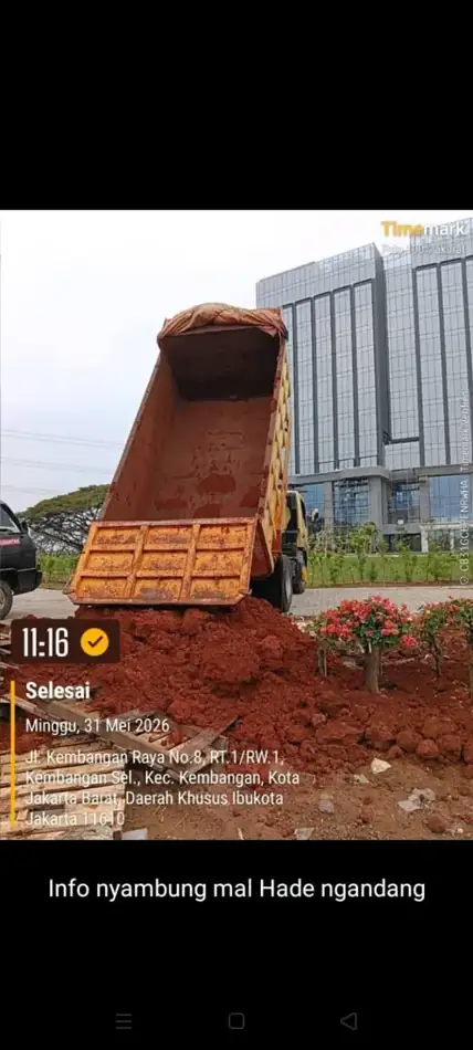Dokumentasi pengurugan tanah merah proyek 8